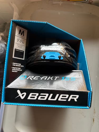 Medium Bauer Re-Akt 155 Helmet (New)