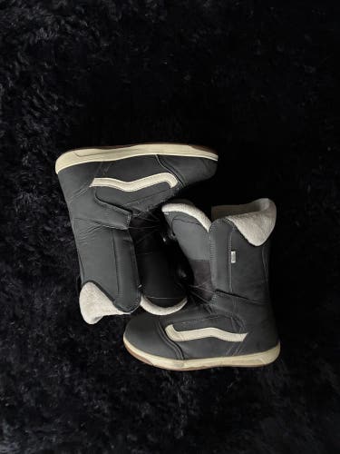 Unisex Size M 8.5 (W 9.5) Vans Encore Snowboard Boots (Used)