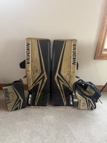 35" Vaughn SLR4 Pro Carbon Regular Goalie Full Set (Used)