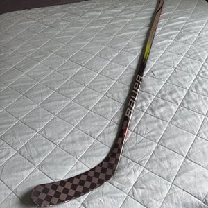 Senior Bauer Vapor Hyperlite 2 Right Handed Hockey Stick P90TM 65 Flex (Used)