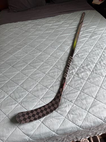 Senior Bauer Vapor Hyperlite 2 Right Handed Hockey Stick P90TM 65 Flex (Used)