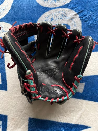 2024 Wilson A2000 RH Baseball Glove 11" (Used)
