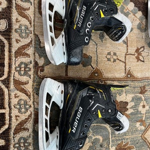 2022 Bauer Supreme M5 Pro Hockey Skates Regular Width 10.5 (Used)