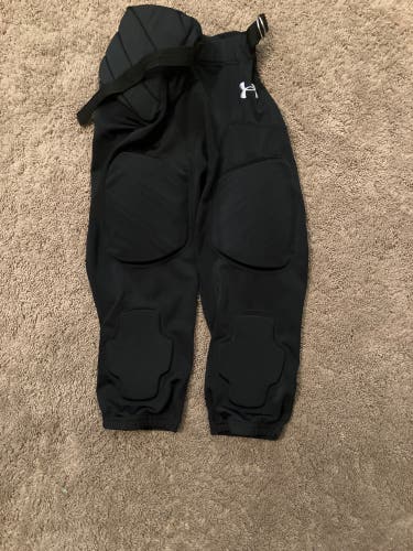 Black Men's Large Youth Under Armour Game Pants (Used)