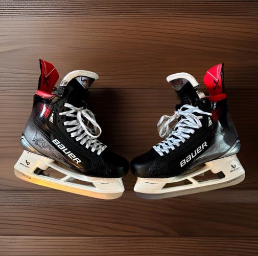 Bauer Vapor X5 Pro Hockey Skates 10.5.
Used only 3 times. They did not fit me.