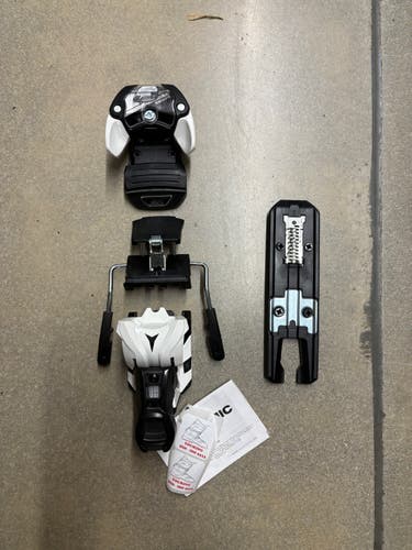 New Atomic Warden 13 MNC Ski Bindings White Black 100mm Brake DIN 4-13