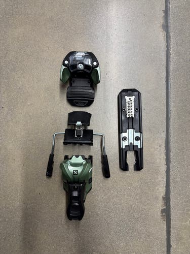 New Salomon Warden MNC 13 Ski Bindings Oil Green 100mm Brake DIN 4-13