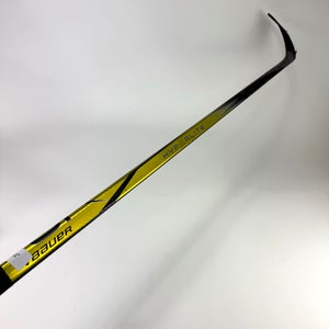 Used Right Yellow Bauer Vapor Hyperlite 2 | 82 Flex P92M Curve Grip | J551