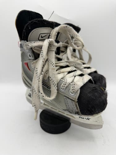2007 Bauer Vapor XXII Hockey Skates Regular Width Size 11