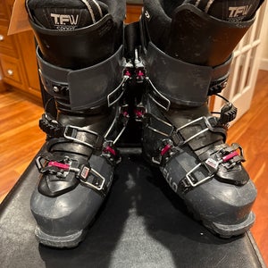 Mondo 25 & 25.5 Women's Dalbello Panterra 75 Ski Boots (Used)