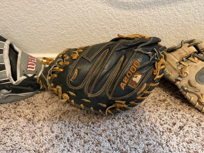 Wilson A2000 RH Catcher's Baseball Glove 33" (Used)