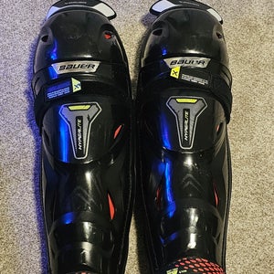 Senior Bauer Vapor Hyperlite 16" Shin Pads (Used)