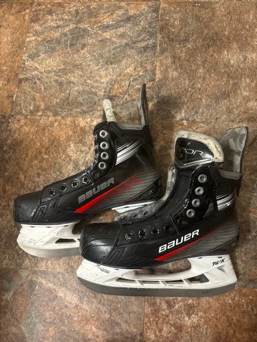 Black/Gray/red 2022 Bauer Vapor X3 Hockey Skates Extra Wide Width Size 4.5 (used 1 season)