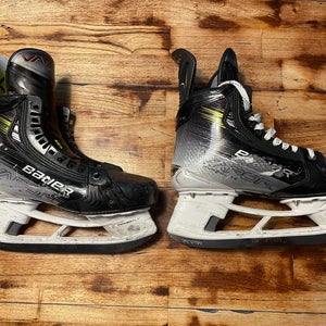 2023 Bauer Vapor Hyperlite 2 Hockey Skates size 7.5, fit 2 Used)
