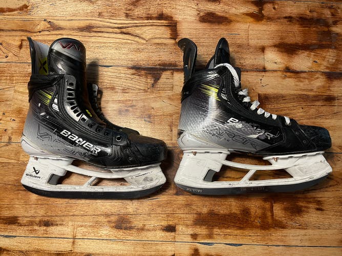 2023 Bauer Vapor Hyperlite 2 Hockey Skates size 7.5, fit 2 Used)