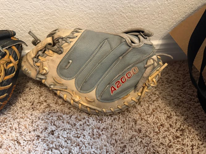 Wilson A2000 RH Catcher's Baseball Glove 33" (Used)