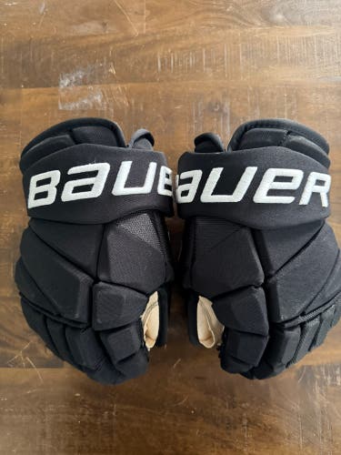 Bundle- Bauer Vapor Hyperlite Gloves 14" Pro Stock (Used)/Warrior Covert pro stock used glove
