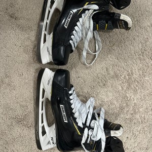 2018 Bauer Supreme 2S Pro Hockey Skates Regular Width 11 (Used)