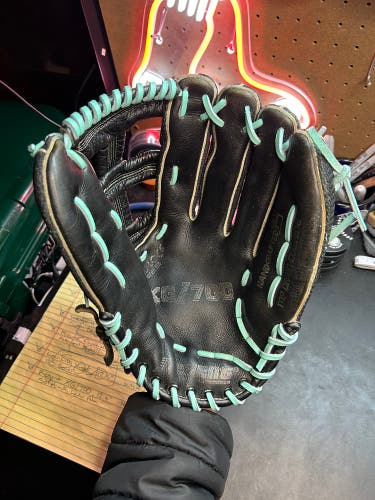 Regent XG/700 Baseball Glove RHT, 12.5” (Conditioned & Relaced in Mint)
