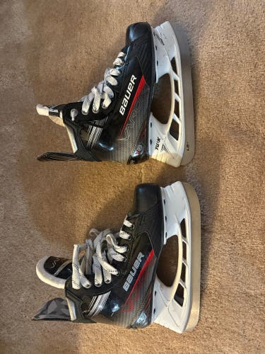Black 2021 Bauer Vapor 3X Hockey Skates Regular Width Size 4 (Used)