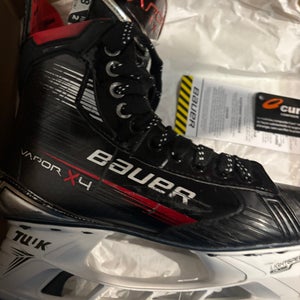 Black 2023 Bauer Vapor X4 Hockey Skates Regular Width 8 (Used)
