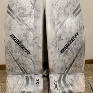 Medium Bauer Vapor Goalie Leg Pads (Used)