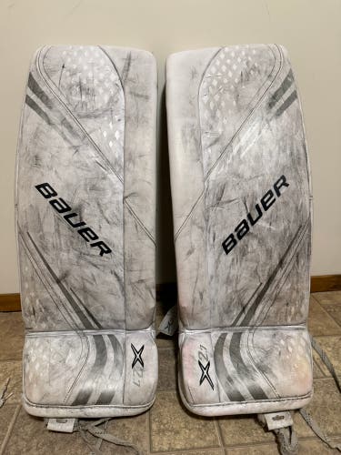 Medium Bauer Vapor Goalie Leg Pads (Used)