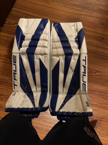 33" True Catalyst 7X3 Goalie Leg Pads (Used)