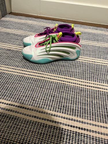 Men's Size M 8.5 (W 9.5) Adidas Shoes (Used)