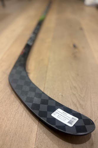 Bauer Vapor HyperLite 2 Hockey Stick - Senior - p28/65 flex (New)