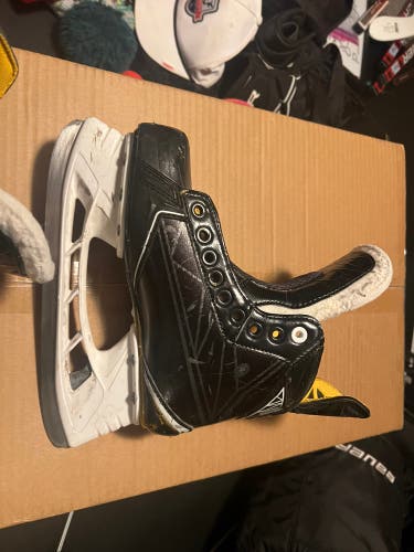2015 Bauer Supreme 180 Hockey Skates Regular Width Size 4 (Used)