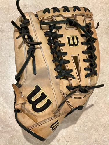Wilson A2000 LH Pitcher's Baseball Glove 12" (Used)