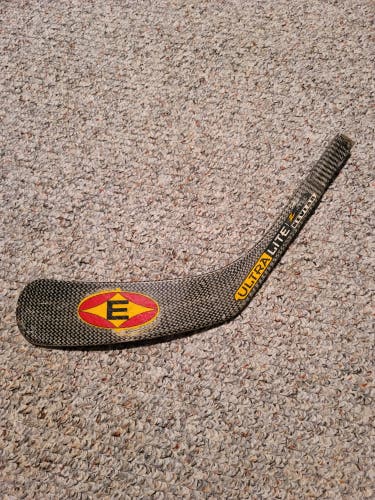Easton UltraLite Kevlar Z-Tac (Yzerman Curve)