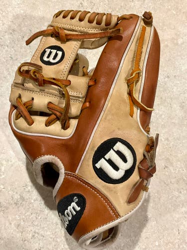 Wilson A2000 RH Infield Baseball Glove 11.5" (Used)