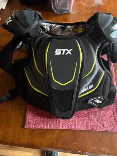 Medium Youth STX Stallion 200+ Shoulder Pads (Used)