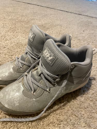 Gray Men's Size M 6.0 (W 7.0) Adult Under Armour Bryce harper High Top Trainers (Used)