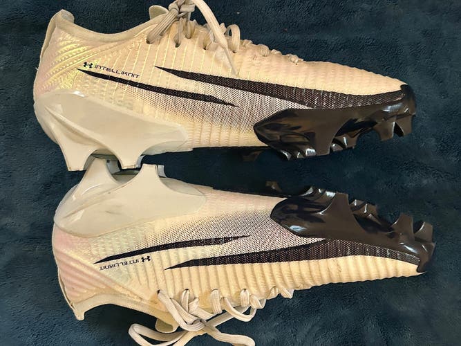 Men's Size M 9.5 (W 10.5) Adult Under Armour Molded Cleats Cleats (New)