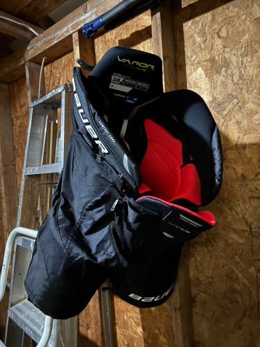 Men's Senior Medium Bauer Vapor Hyperlite Hockey Pants (Used)