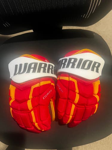 Warrior Covert Pro Gloves 15" Pro Stock - Calgary Flames Brett Ritchie (New)