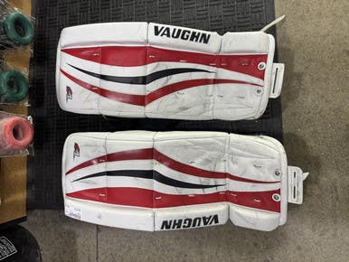 Used Vaughn V7 - 22 + 2 Goalie Leg Pads Youth White 22" 11605-C000213572