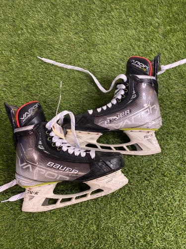 Bauer Vapor Hyperlite Hockey Skates | Senior Size 7.5 (Fit 2)