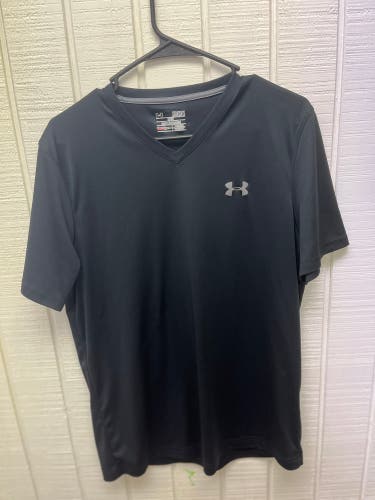 Under Armour Men’s Medium V-Neck Tee Loose Fit Black SS Activewear Sporty Shirt