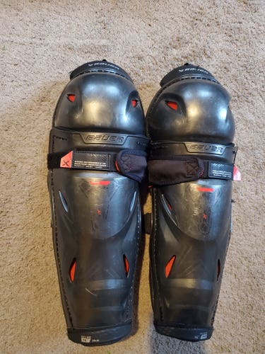 Intermediate Bauer Vapor 3X Pro 14" Shin Pads (Used)