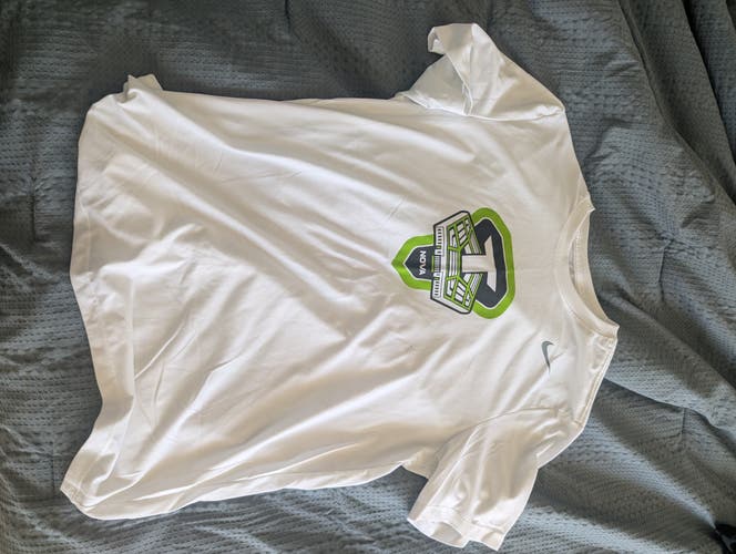 White Large Men's Nike Shirt (Used)