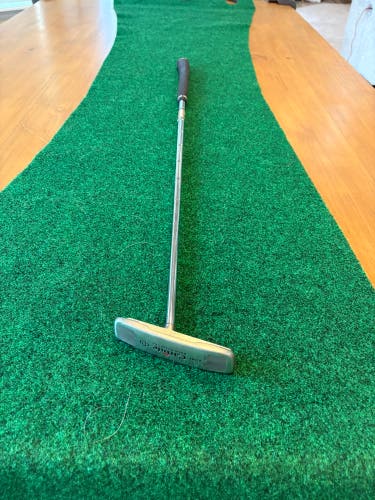 Golf Club Putter: Carbite B One Polar Balanced Putter. Shalf: True Temper Dynamic Gold steel iron.