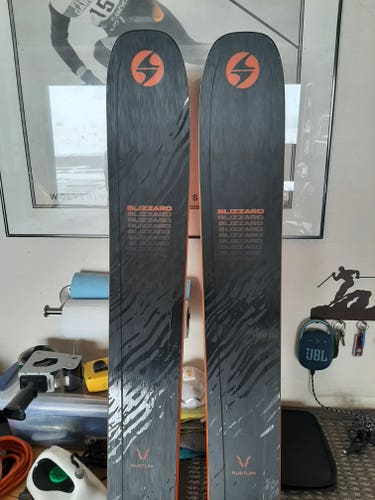 Men's 2025 Blizzard  186 cm Powder Rustler 10 Skis With Bindings Max Din 13 (Used)