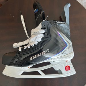 White/Blue 2025 Bauer Vapor Flylite Hockey Skates Regular Width 10 (New)