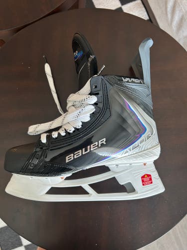 White/Blue 2025 Bauer Vapor Flylite Hockey Skates Regular Width 10 (New)