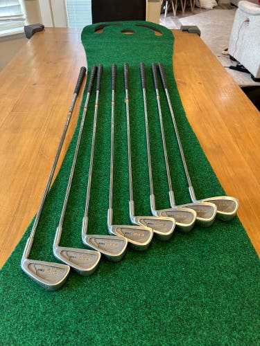T.I.G epd T-606 golf club iron set comes with 8 irons 3,4,5,6,7,8,9, P used right hand set