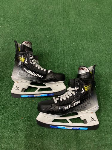 Bauer Vapor Hyperlite 2 Hockey Skates | Senior Size 9.5 (Fit 2)